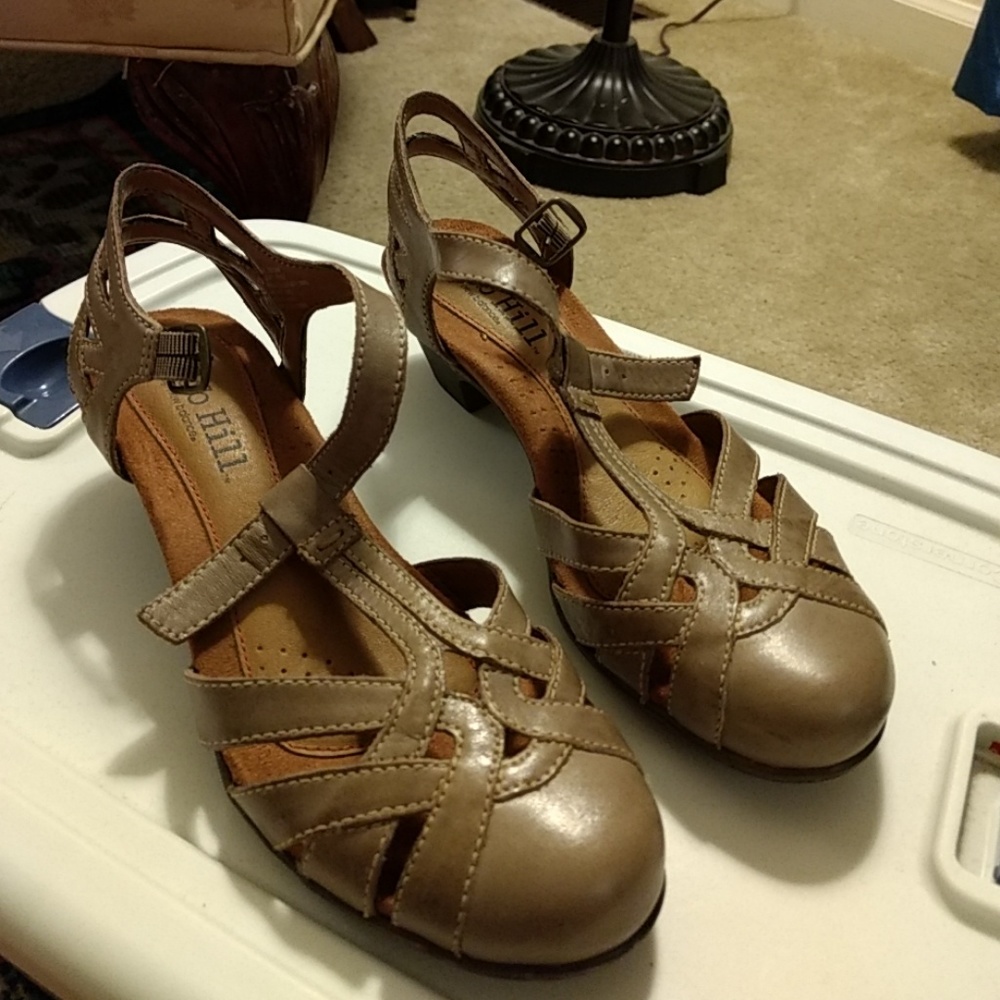 Cobb Hill Aubrey closed toe sandals